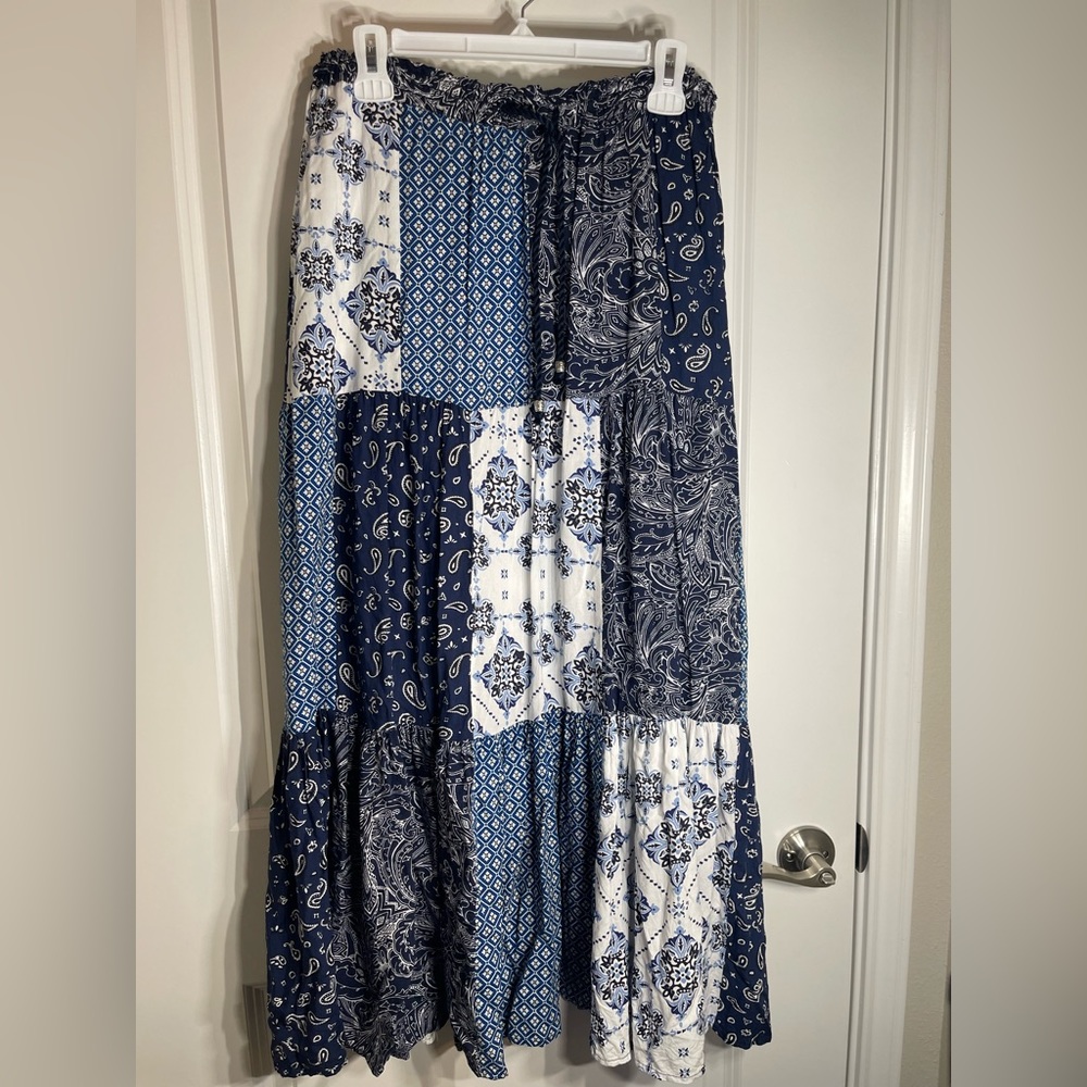 Misses, Style & Co size M blue and white calico broom skirt.